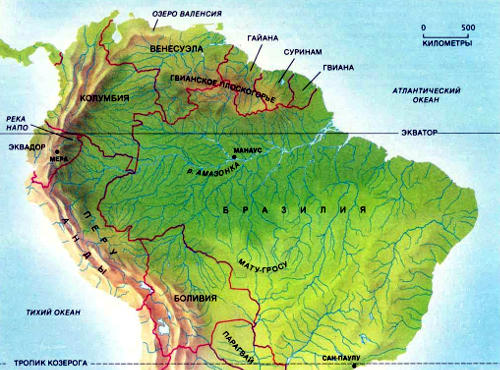 Бассейн Амазонки ограничен с востока Атлантическим океаном, а с других сторон — возвышенностями: это Гвианское плоскогорье на севере, громадные Анды на западе и плато Мату-Гросу на юге. Дождевой лес (тёмно-зелёный), занимающий всю территорию бассейна, можно встретить до высоты 1200 м над уровнем моря